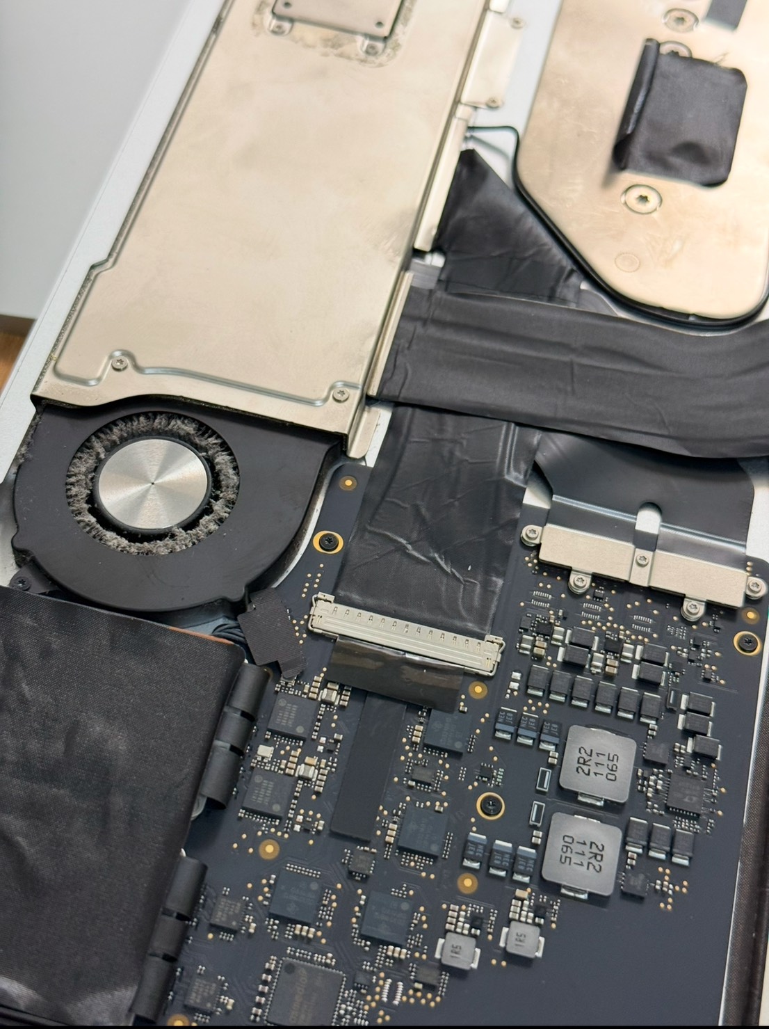 iMac維修日誌🖥️｜散熱不良主機板損壞-1