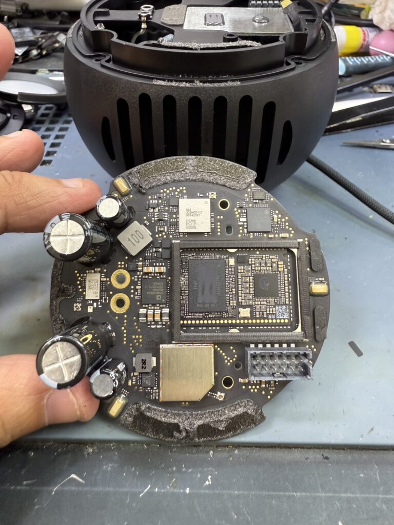 HomePod mini 無法開機，拆開發現進水痕跡-3